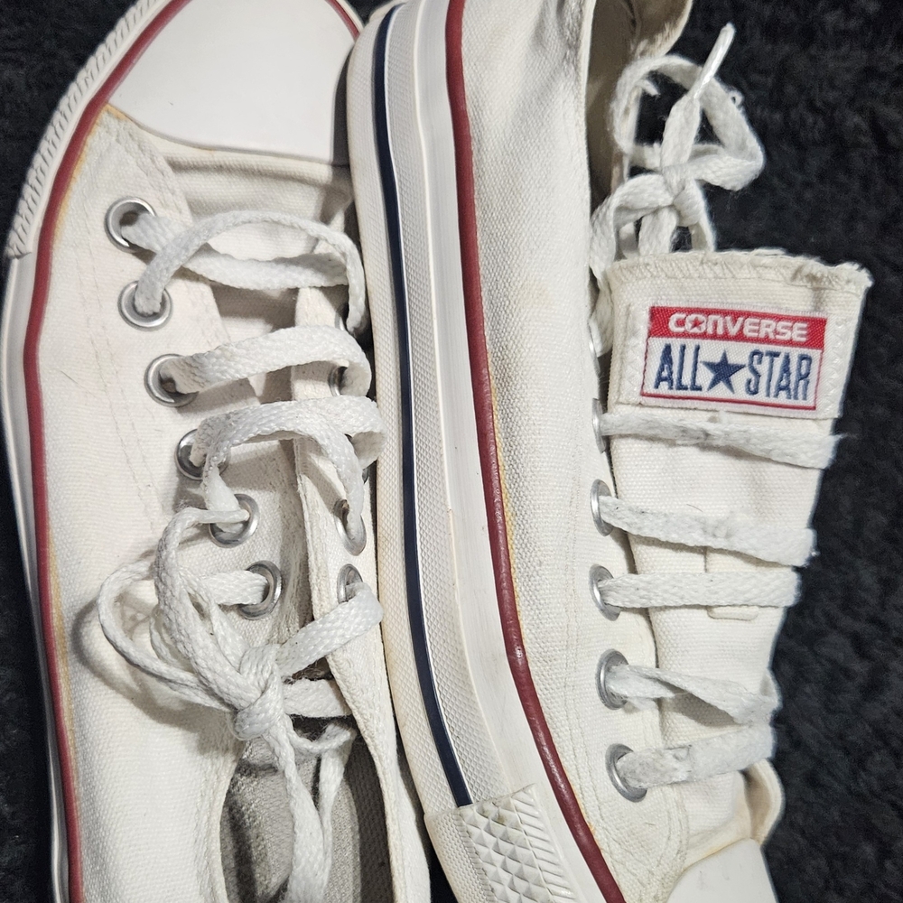 Converse White Canvas Sneakers with Red and Blue Accents. Sz 6.5/7 Womens Lo Top